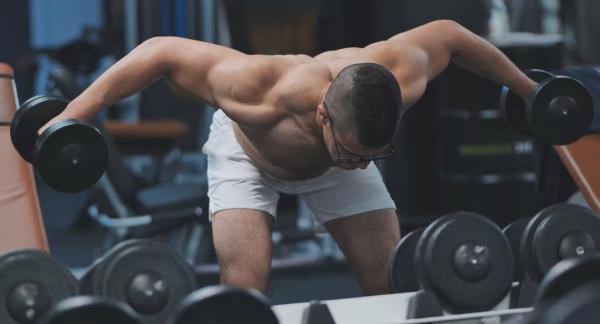 Лучшие упражнения на заднюю дельту: польза и техника выполнения (видео)