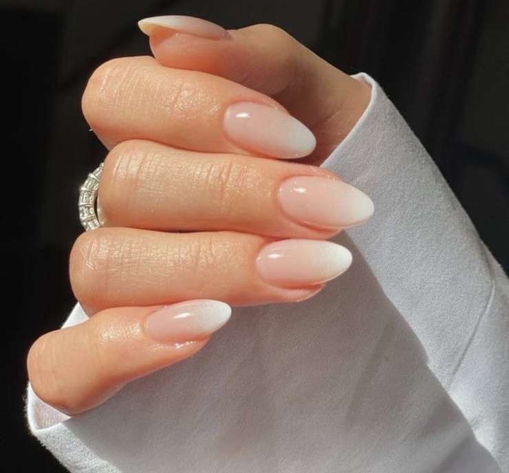 Цвет и пастель: идеи маникюра на выпускной 2024 Цвет и пастель: идеи маникюра на выпускной 2024