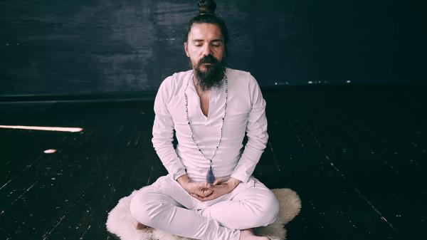 Премьера Живи: «11 лунных женских центров. Кундалини-йога с Алексеем Меркуловым» с 7 июля Премьера Живи: «11 лунных женских центров. Кундалини-йога с Алексеем Меркуловым» с 7 июля