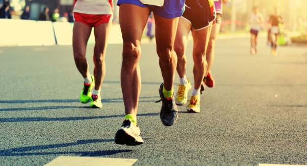 Болят колени после бега: почему и что делать