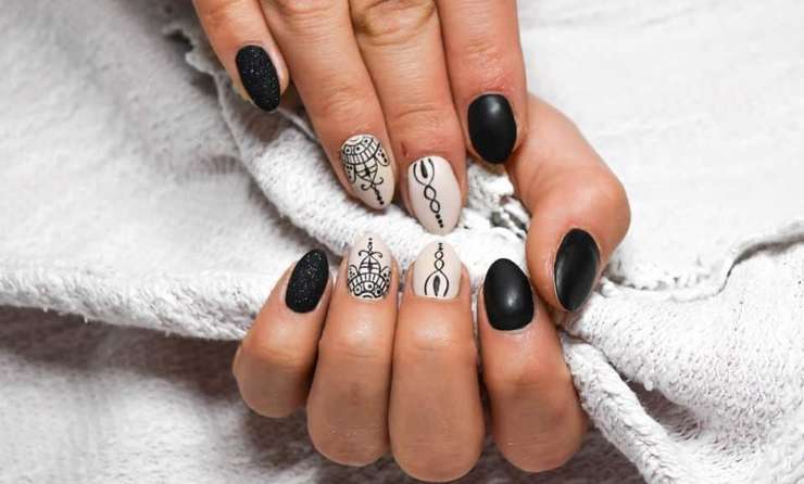 Этнический шик на кончиках пальцев: что такое маникюр-бохо, как его выполнять