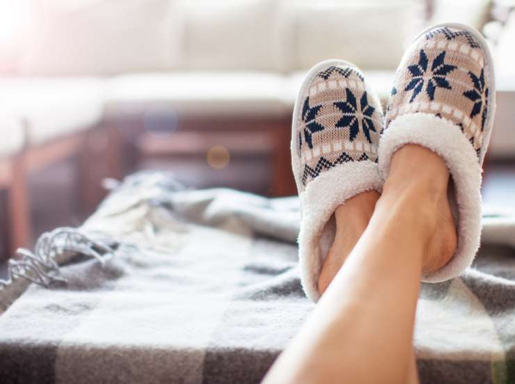 Как ухаживать за ногами в холодное время года: советы подолога