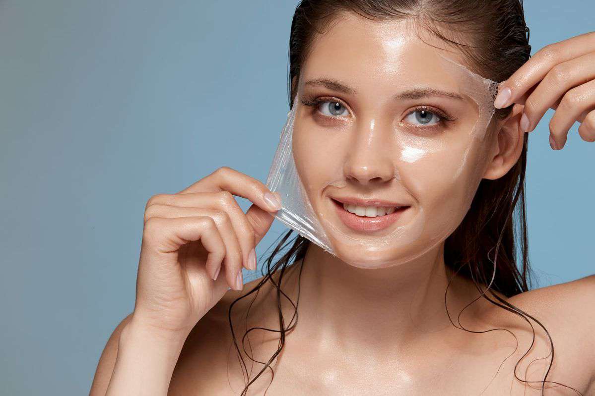 Маска-пленка: тренд в уходе за кожей, популярный в 90-е Маска-пленка: тренд в уходе за кожей, популярный в 90-е