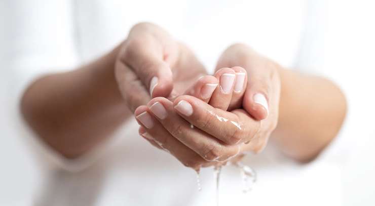 Не забывайте про SPF: 5 важных правил ухода за кожей рук