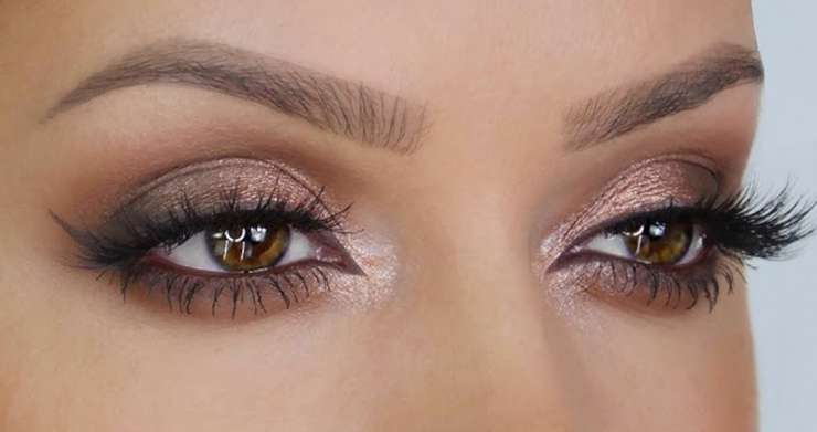 Осенняя загадка: как выполнить нюдовый макияж smoky eye с темным акцентом